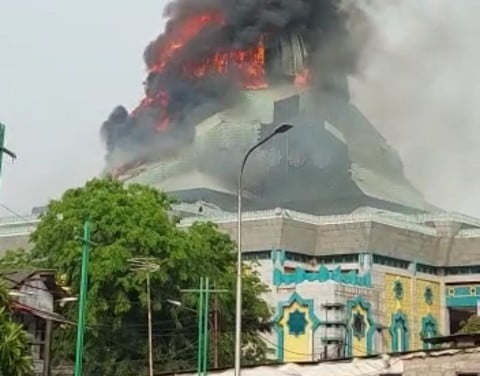 kebakaran kubah masjid islamic center