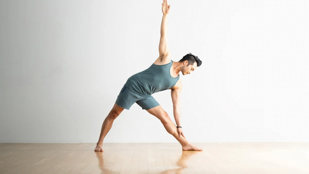 Jenis Gerakan Senam Yoga untuk Pemula | triangle pose
