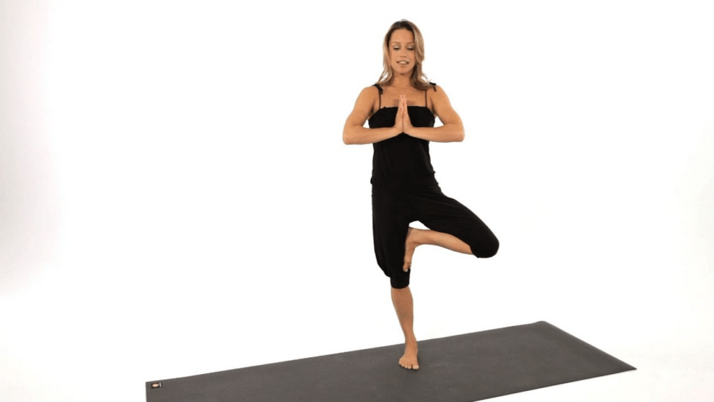 Jenis Gerakan Senam Yoga untuk Pemula | tree pose