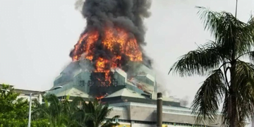 Kebakaran di Islamic Center Jakarta, Kubah Akhirnya Ambruk