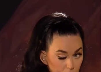 Mata Kanan Katy Perry