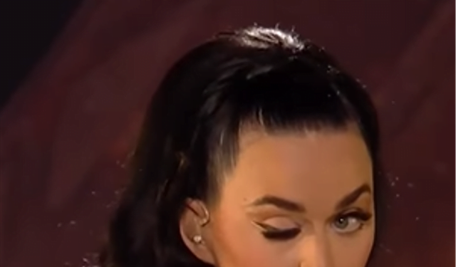Mata Kanan Katy Perry Menutup Sendiri Saat Konser 1 Mata Kanan Katy Perry
