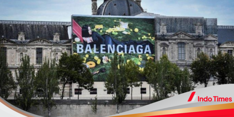 Iklan Balenciaga dianggap Eksploitasi Anak: Dapatkan Protes Keras Hingga Dituntut Rp392 Miliar 1 Iklan Balenciaga dianggap Eksploitasi Anak: Dapatkan Protes Keras Hingga Dituntut Rp392 Miliar