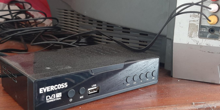 4 Cara Pasang Set Top Box: TV Tabung Juga Bisa, Lho! 1 4 Cara Pasang Set Top Box: TV Tabung Juga Bisa, Lho!