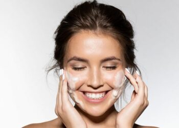 10 Rekomendasi Facial Wash untuk Kulit Kering Terbaik, Mengatasi Kulit dari Iritasi