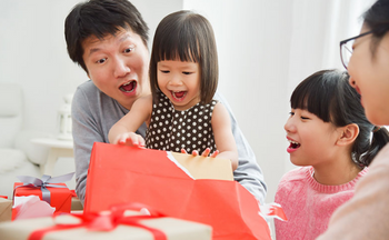 10 Rekomendasi Hadiah Anak Terbaik Bernilai Edukatif, Bantu Tumbuh Kembang Anak