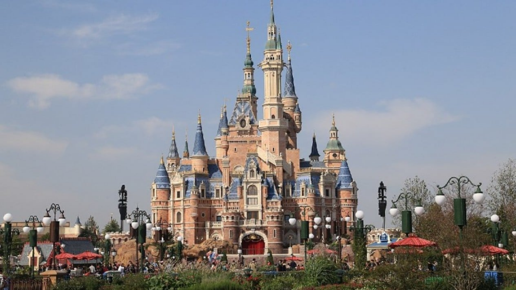 Lockdown Shanghai Disneyland, Apa yang Terjadi?