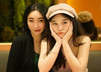 Livy Renata: Selebgram Cantik yang Berani Sentil Youtuber Deddy Corbuzier, Dibela Ibunya!