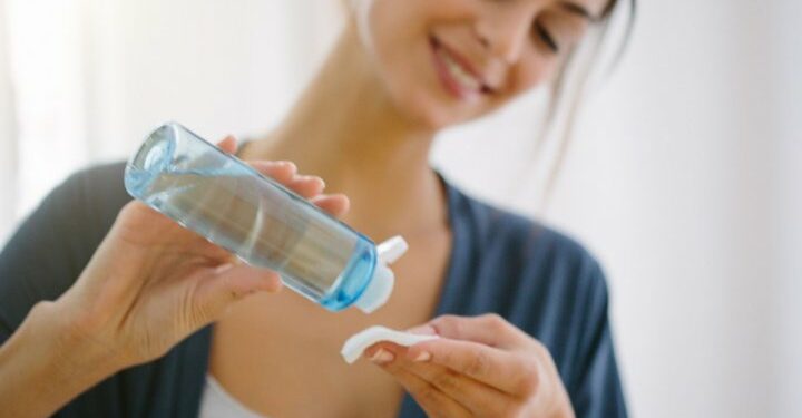 10 Rekomendasi Toner untuk Kulit Berminyak yang Paling Aman dan Praktis