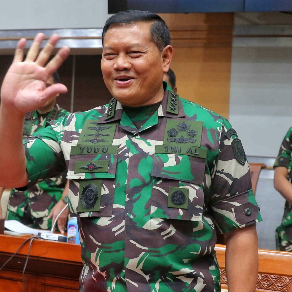 jokowi rotasi kepala staf TNI
