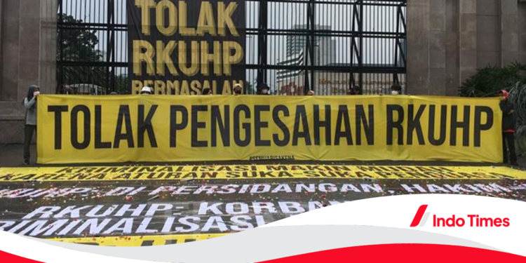 DPR Ketok Palu, RKUHP Disahkan. 12 Aturan Ini Dianggap Bermasalah!