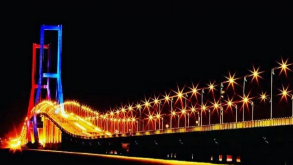 Tempat Wisata di Surabaya || Jembatan Suramadu