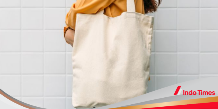 12 Rekomendasi Tote Bag untuk Kuliah yang Nyaman dan Trendi