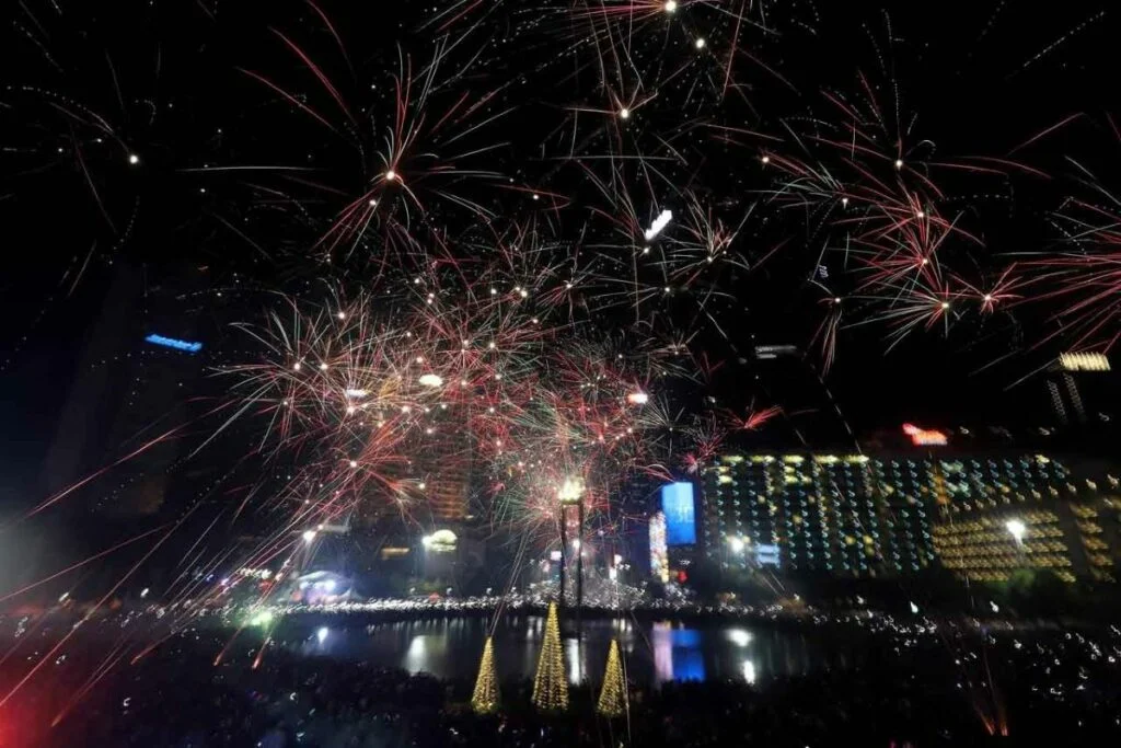 Perayaan Tahun Baru 2023, Suasana Meriah Bundaran HI dan SCBD di Malam Pergantian Tahun 2 Perayaan Tahun Baru 2023