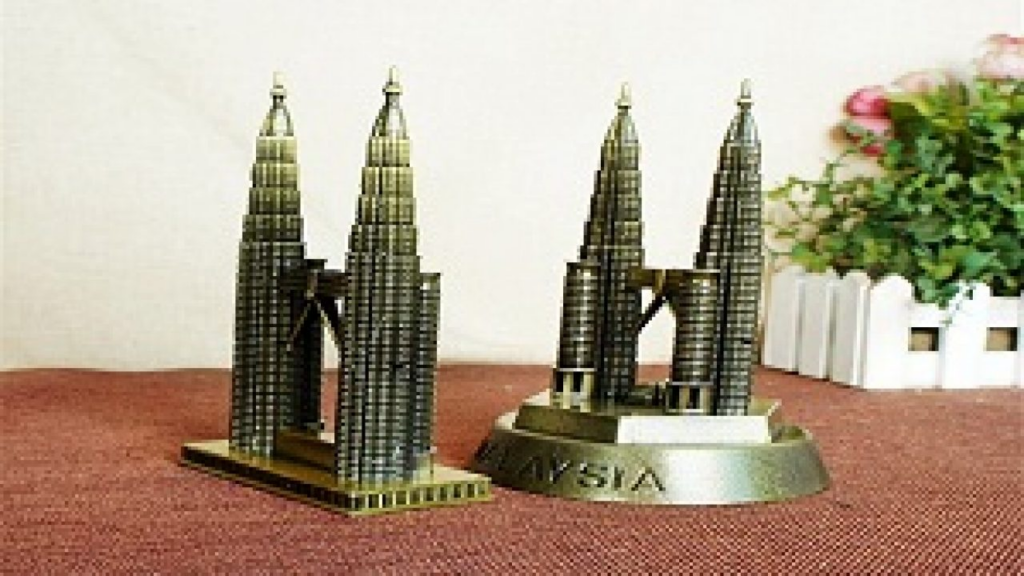 Oleh-Oleh Khas Malaysia miniatur menara petronas