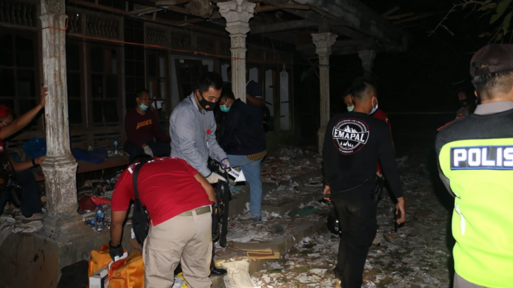 ledakan hancurkan 25 rumah Blitar