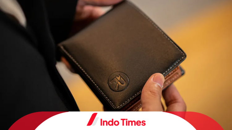 10 Rekomendasi Dompet Kulit Buaya Berkelas dan Elegan 1 10 Rekomendasi Dompet Kulit Buaya Berkelas dan Elegan