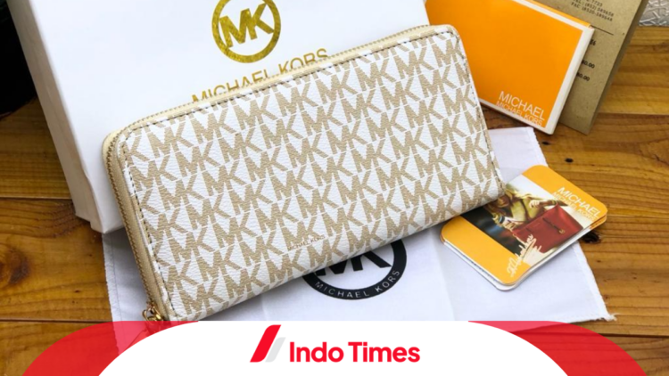 10 Rekomendasi Model Dompet Michael Kors Paling <em>Recommended</em> untuk Wanita Milenial 1 10 Rekomendasi Model Dompet Michael Kors Paling Recommended untuk Wanita Milenial