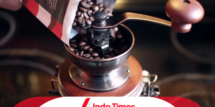 10 Grinder Kopi Manual Terbaik yang Cocok Menyajikan Minuman ala Cafe 1 10 Grinder Kopi Manual Terbaik yang Cocok Menyajikan Minuman ala Cafe