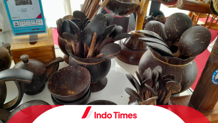 6 Kerajinan dari Batok Kelapa yang Cocok Dijadikan Ide Bisnis Kekinian 1 6 Kerajinan dari Batok Kelapa yang Cocok Dijadikan Ide Bisnis Kekinian