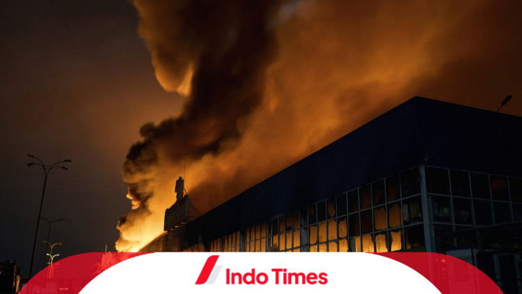 Pusat Perbelanjaan Ukraina Terbakar Usai Rusia Luncurkan Rudal