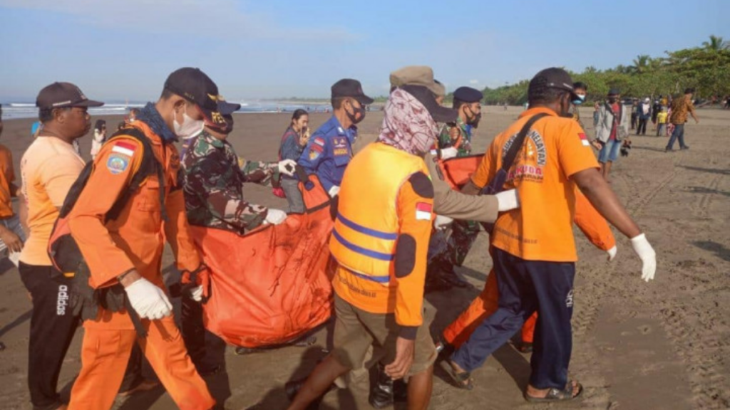 Dua pemuda terseret arus Pangandaran 