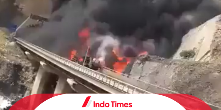 Terjadi Kecelakaan Bus Jamaah Umrah di Arab, 20 Orang Meninggal 29 Luka-Luka 1 Terjadi Kecelakaan Bus Jamaah Umrah di Arab, 20 Orang Meninggal 29 Luka-Luka