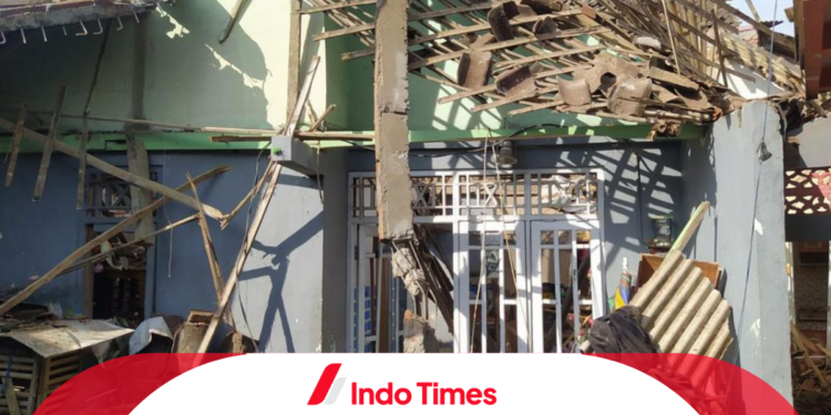 Tewaskan Satu Warga dan 11 Rumah Rusak. Begini Kronologi Ledakan Petasan di Magelang 1 Tewaskan Satu Warga dan 11 Rumah Rusak. Begini Kronologi Ledakan Petasan di Magelang