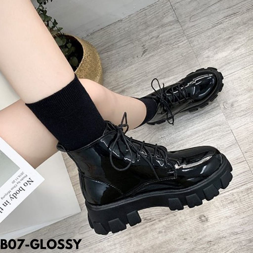 Boots || Sepatu Wanita Untuk Jalan-jalan