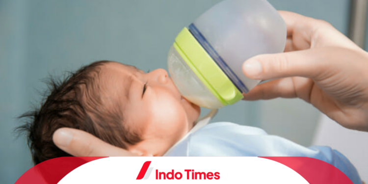 10 Rekomendasi Botol Susu Bayi Terbaik dan Aman. Pilih yang Buat Bayi Nyaman!