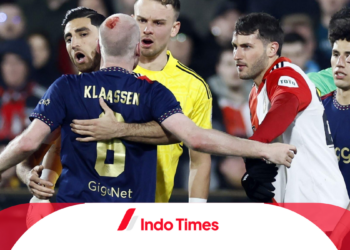 Warna-warni Laga Piala Belanda Feyenoord vs Ajax: Kepulan Asap Hitam di Stadion Hingga Insiden Kepala Bocor