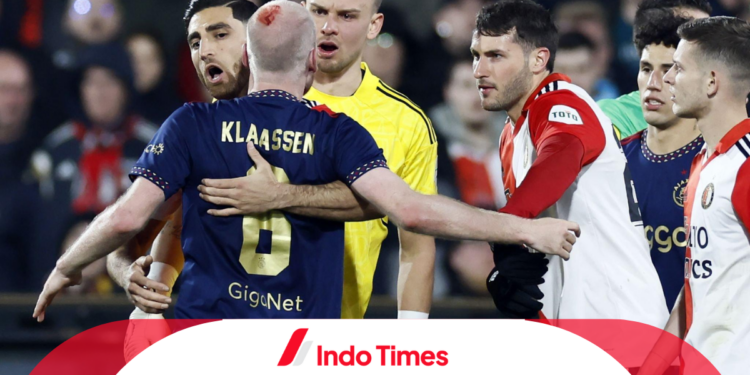 Warna-warni Laga Piala Belanda Feyenoord vs Ajax: Kepulan Asap Hitam di Stadion Hingga Insiden Kepala Bocor