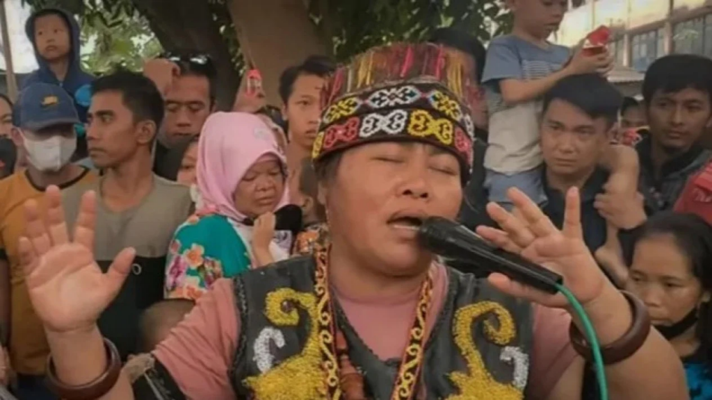 Mengungkap Profil Ibu Ida Dayak 