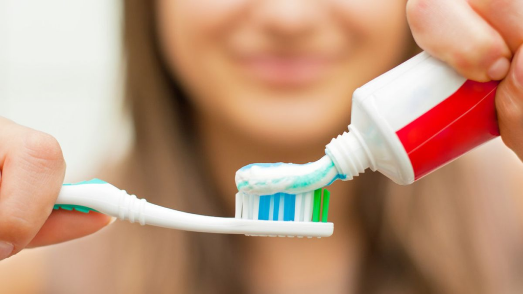 Menyikat Gigi Dengan Pasta Gigi | 5 Hal Makruh Saat Puasa Ramadhan