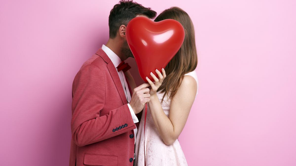 Bercumbu dan Mencium Istri | 5 Hal Makruh Saat Puasa Ramadhan