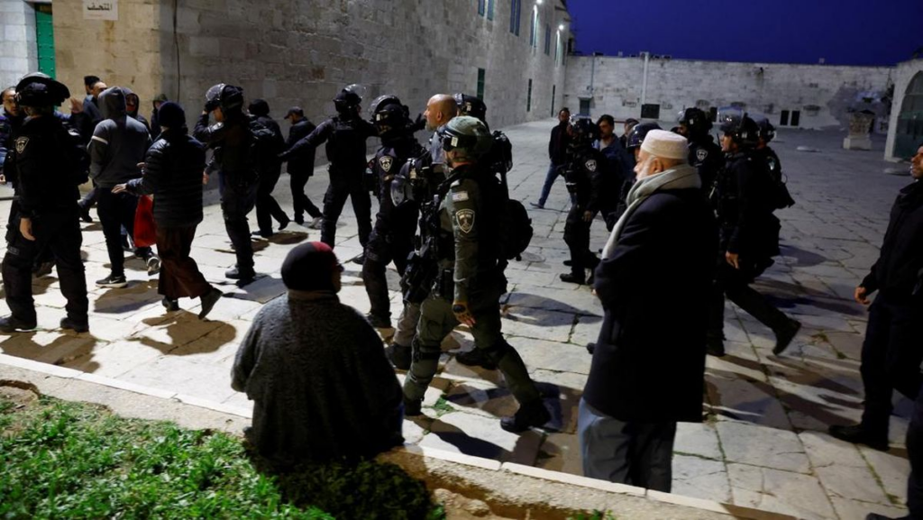 Kronologi Penyerangan Polisi Israel di Masjid Al Aqsa