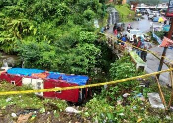 Bus Masuk Jurang di Wisata Guci Tegal