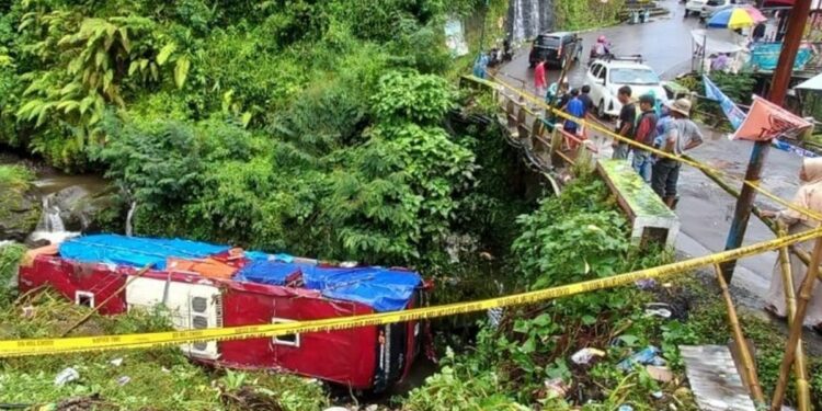 Bus Masuk Jurang di Wisata Guci Tegal