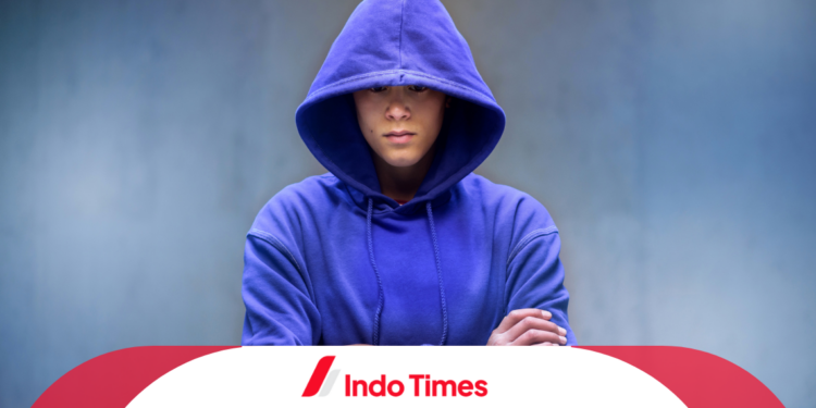10 Rekomendasi Hoodie Pria Brand Lokal Terbaik. Siap Lengkapi Item Fashion Harian