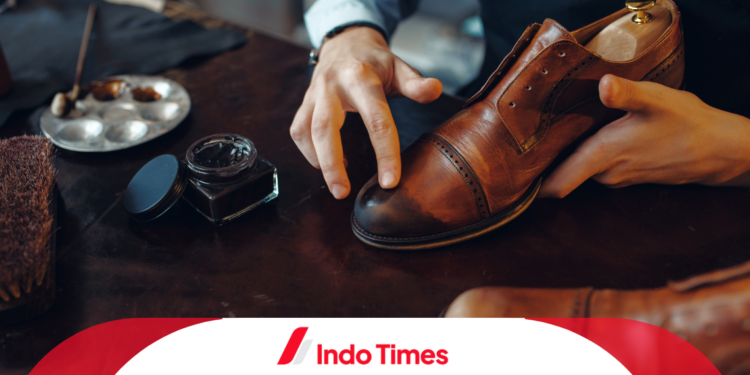 10 Rekomendasi Lem Sepatu Paling Kuat: Tak Hanya Ampuh Untuk Merekatkan Sepatu, Juga Canvas dan Denim! 1 10 Rekomendasi Lem Sepatu Paling Kuat: Tak Hanya Ampuh Untuk Merekatkan Sepatu, Juga Canvas dan Denim!