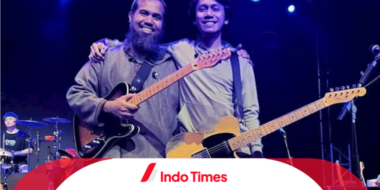 Reuni Eross S07 dengan Sakti Jadi Kejutan Tur Sheila On 7 di Yogyakarta, Netizen: Cinta Pertama Eross Sebenarnya Sakti! 1 Reuni Eross S07 dengan Sakti Jadi Kejutan Tur Sheila On 7 di Yogyakarta, Netizen: Cinta Pertama Eross Sebenarnya Sakti!