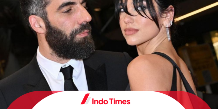 Romain Gavras Kekasih Dua Lipa Debut di Karpet Merah Berbusana Serba Hitam