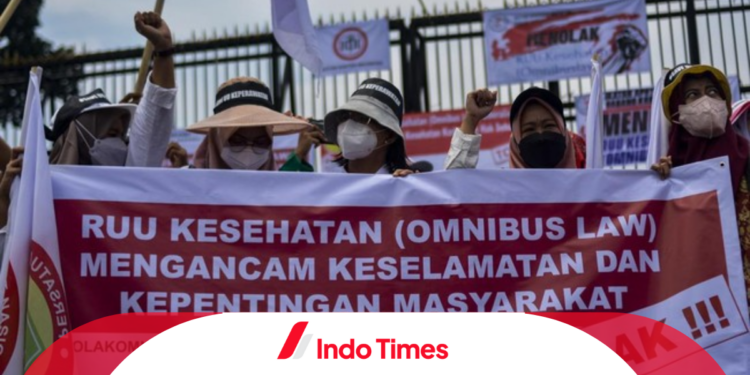 Nakes Gelar Aksi Damai Tolak RUU Kesehatan, Kemenkes Heran Kenapa Demo? 1 Nakes Gelar Aksi Damai Tolak RUU Kesehatan, Kemenkes Heran Kenapa Demo?