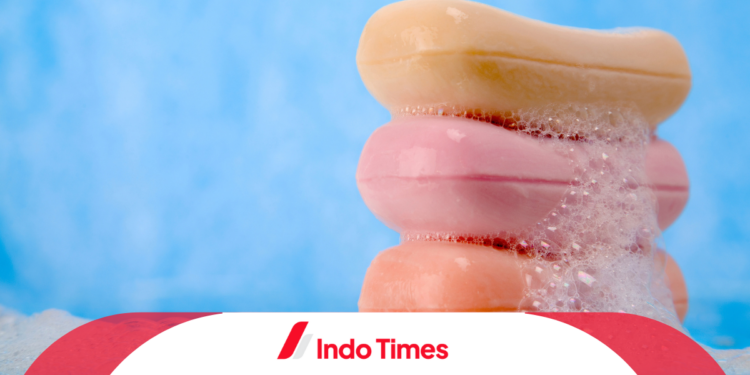 10 Rekomendasi Sabun Mandi Pemutih Badan Aman, Kulit Cerah Alami!