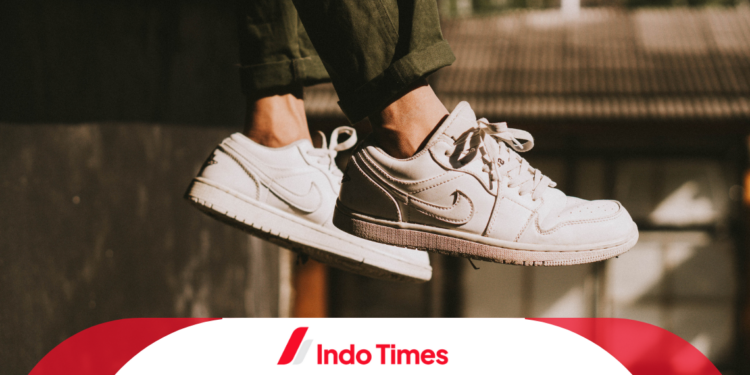 10 Rekomendasi Merk Sneakers Putih Pria Terbaik Untuk Penampilan Fresh Look yang Menarik