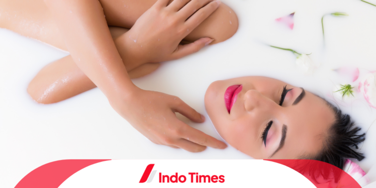 10 Rekomendasi Bath Milk Terbaik. Dari yang Bikin Langsing Sampai Mencerahkan dan Melembutkan Kulit 1 10 Rekomendasi Bath Milk Terbaik. Dari yang Bikin Langsing Sampai Mencerahkan dan Melembutkan Kulit