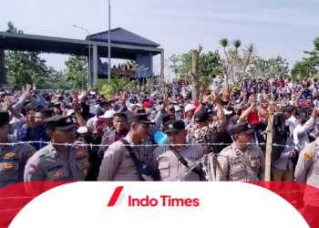 Demo Massa Pondok Al-Zaytun Indramayu