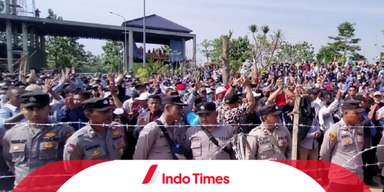 Demo Massa Pondok Al-Zaytun Indramayu