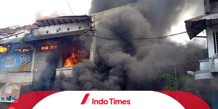 Kebakaran Pasar Tradisional Caringin Bandung Tewaskan 1 Orang, Saksi: Saya Lihat Korban Keluarkan Tangan dari Tralis 1 Kebakaran Pasar Tradisional Caringin Bandung Tewaskan 1 Orang, Saksi: Saya Lihat Korban Keluarkan Tangan dari Tralis