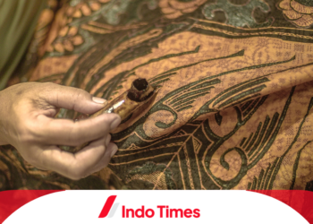 10 Rekomendasi Model Atasan Batik Wanita Elegan Untuk Acara Formal dan Kasual